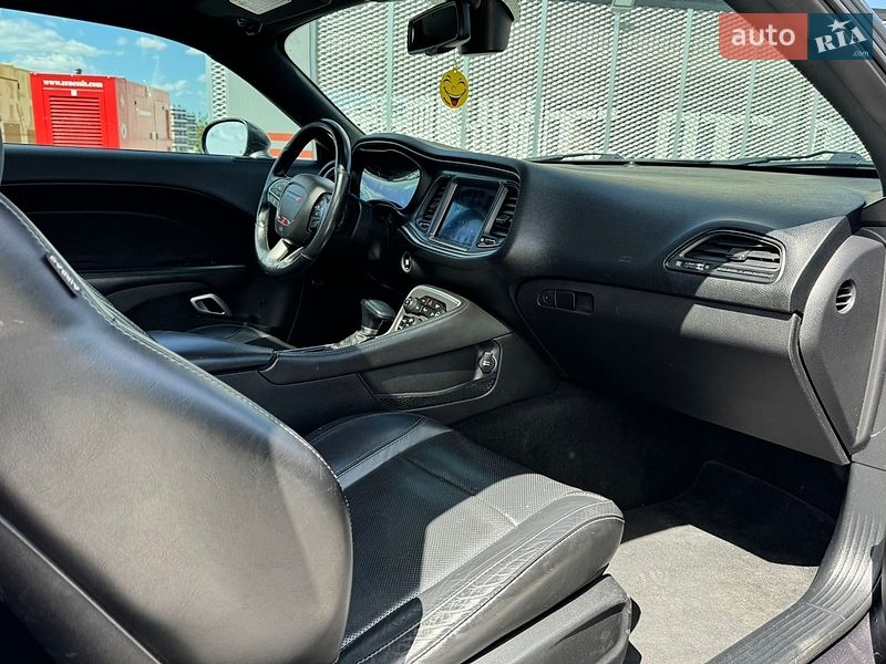 Купе Dodge Challenger 2019 в Львове