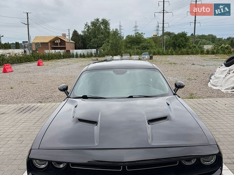 Купе Dodge Challenger 2017 в Львові