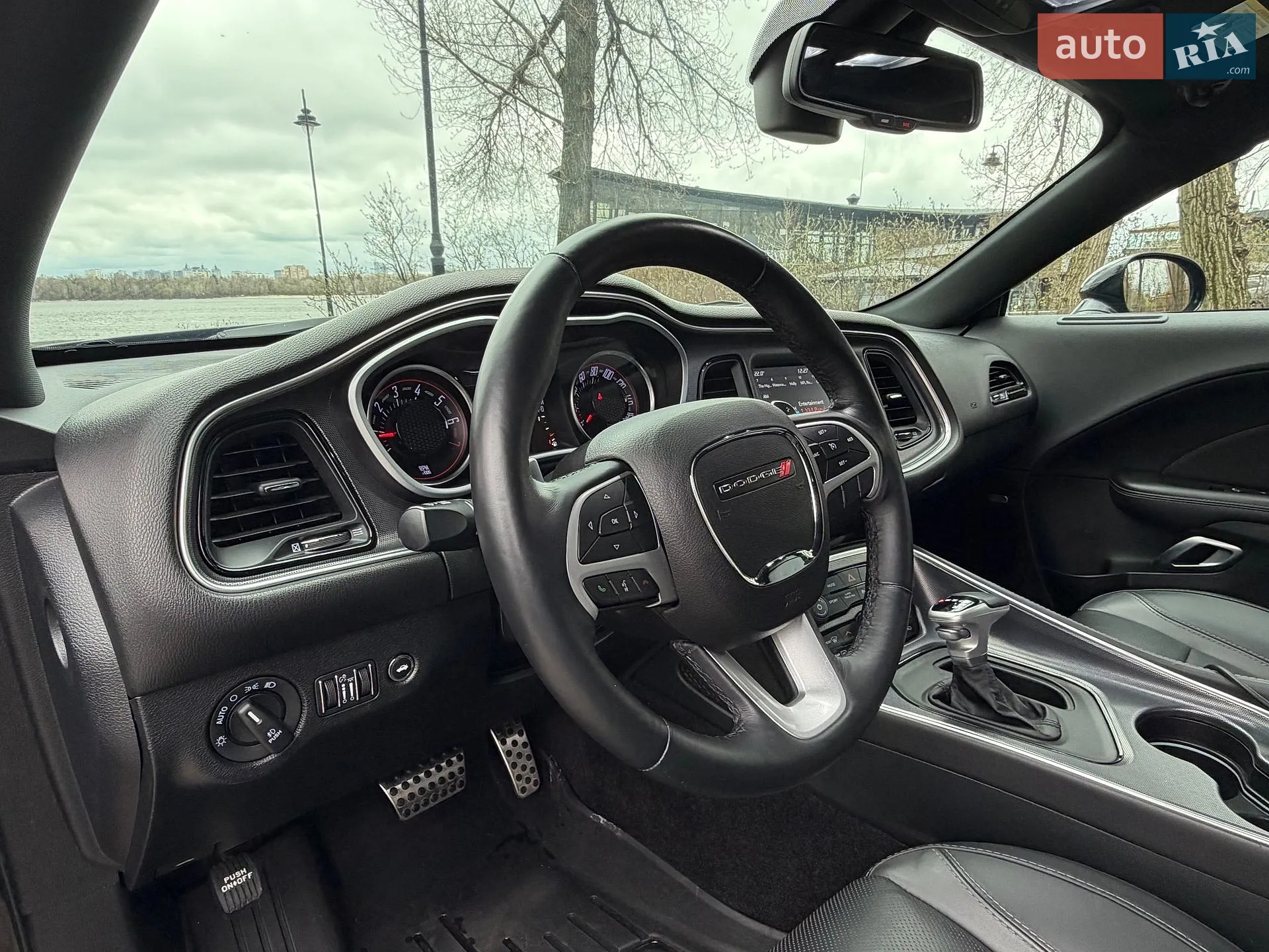 2017 Dodge Challenger - мініатюра 39