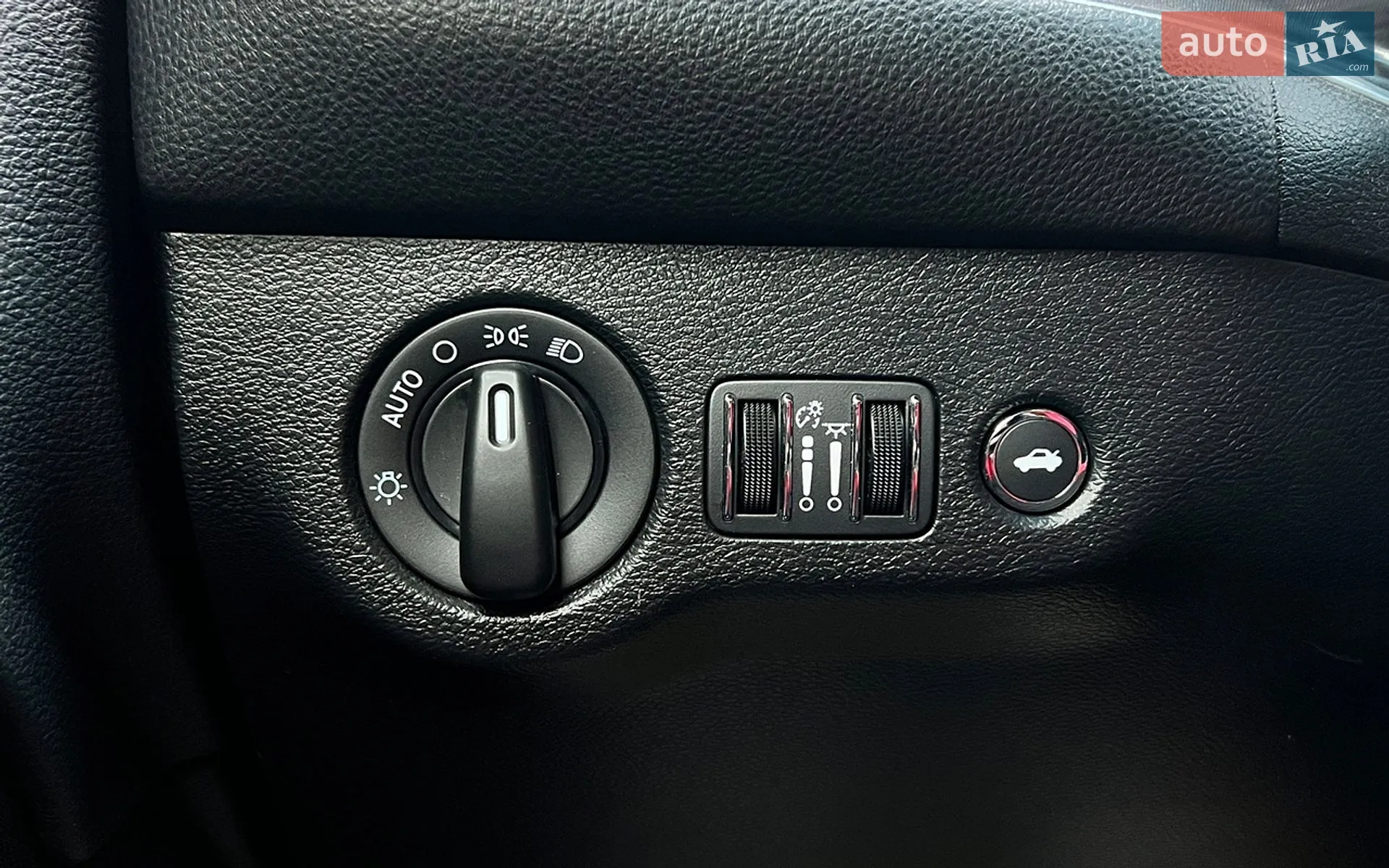 2020 Dodge Challenger - мініатюра 18