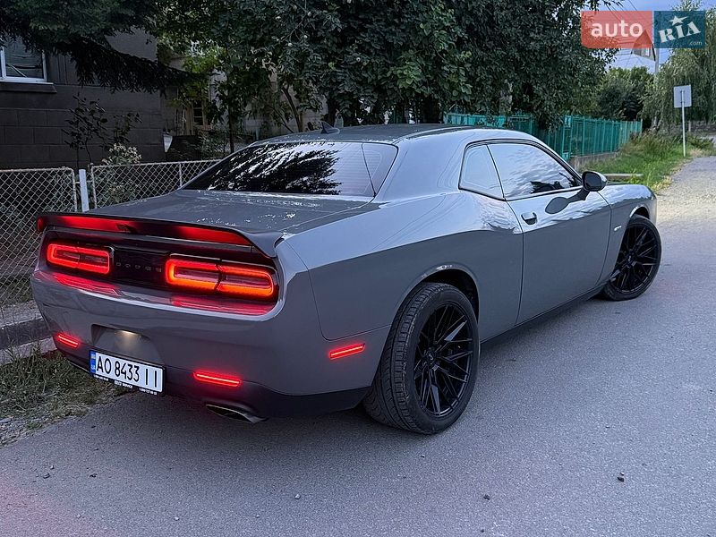 Купе Dodge Challenger 2018 в Ужгороді