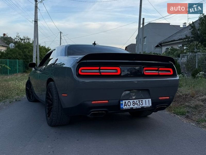 Купе Dodge Challenger 2018 в Ужгороді