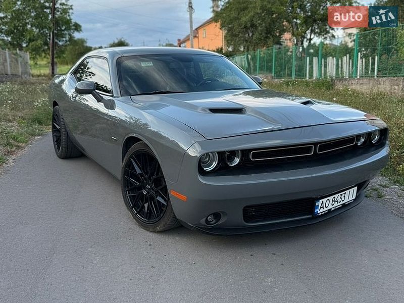 Купе Dodge Challenger 2018 в Ужгороді