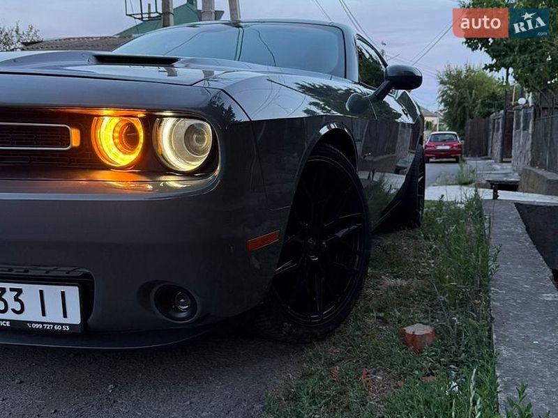 Купе Dodge Challenger 2018 в Ужгороді