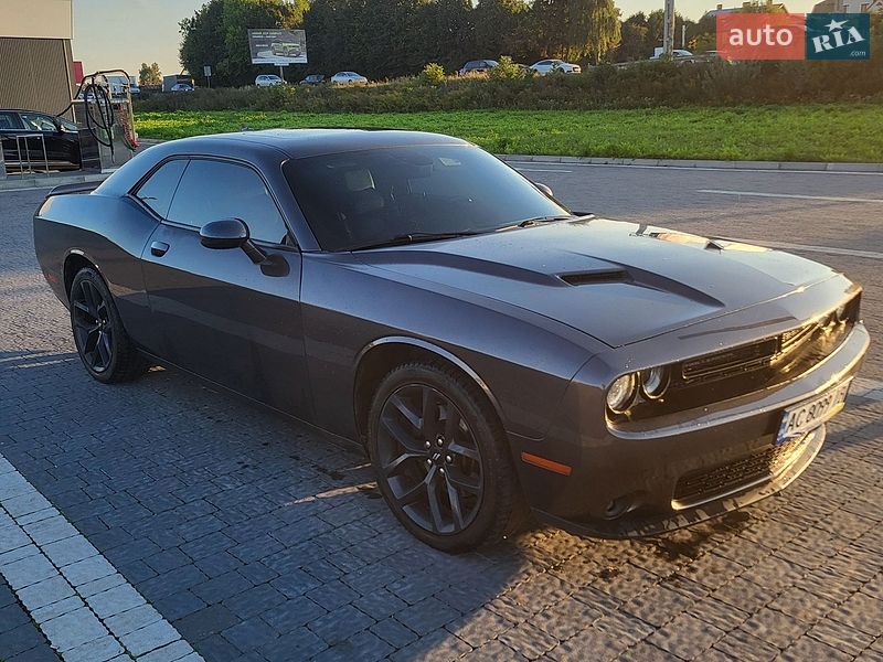 Купе Dodge Challenger 2019 в Львові