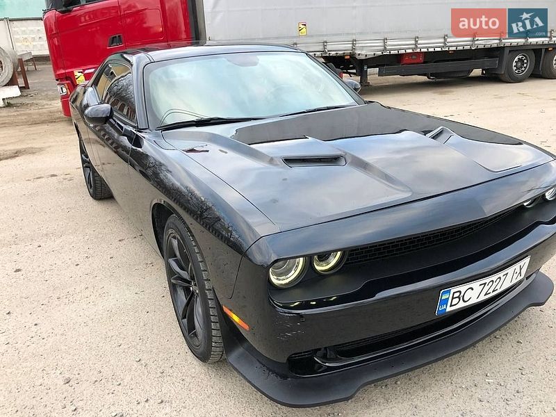 Купе Dodge Challenger 2018 в Львове