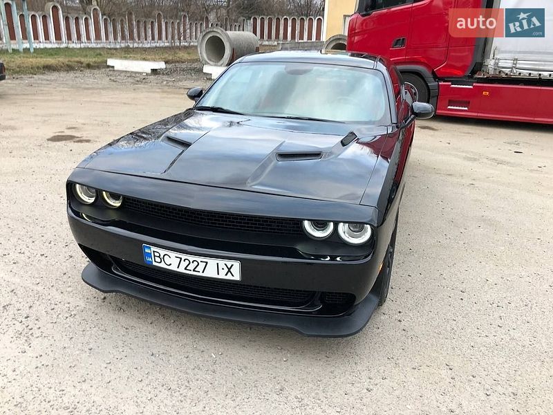 Купе Dodge Challenger 2018 в Львове