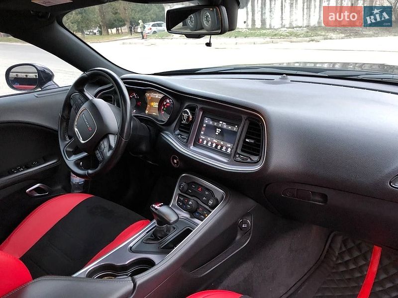 Купе Dodge Challenger 2018 в Львове