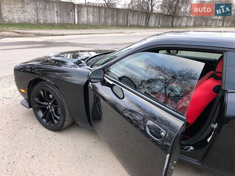 Купе Dodge Challenger 2018 в Львове