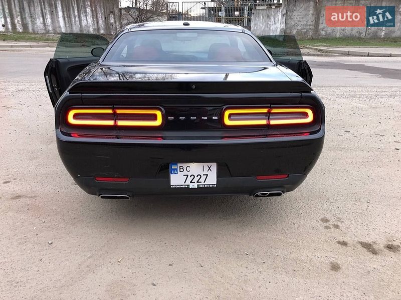Купе Dodge Challenger 2018 в Львове