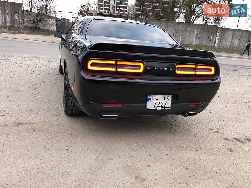 Купе Dodge Challenger 2018 в Львове
