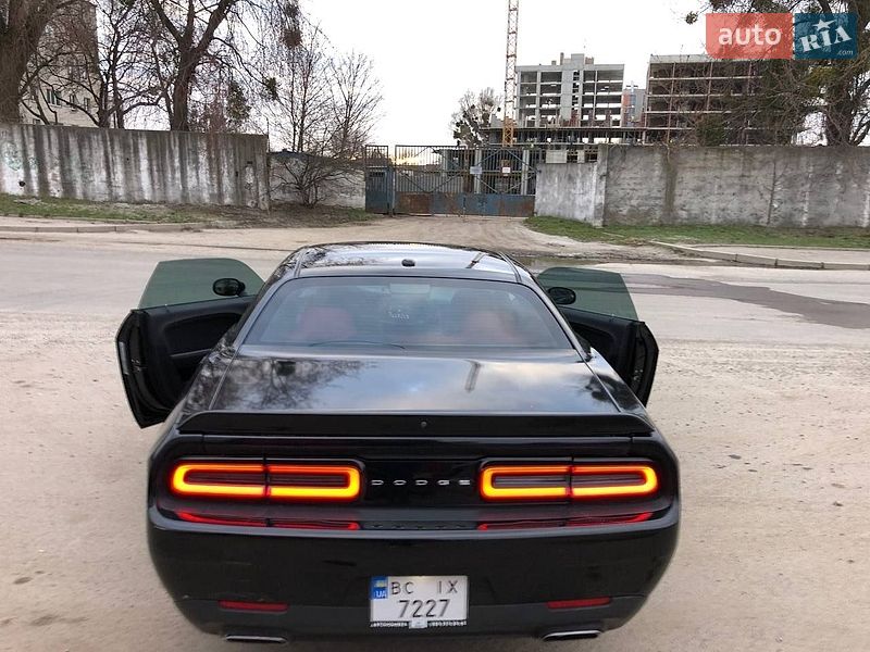 Купе Dodge Challenger 2018 в Львове