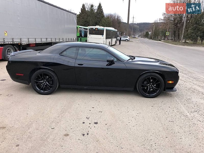 Купе Dodge Challenger 2018 в Львове