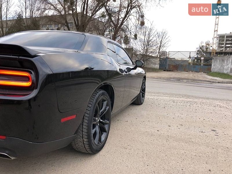 Купе Dodge Challenger 2018 в Львове