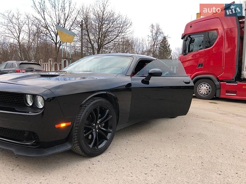 Купе Dodge Challenger 2018 в Львове