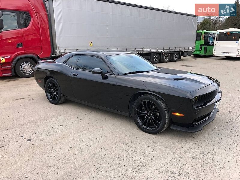 Купе Dodge Challenger 2018 в Львове