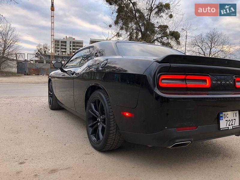 Купе Dodge Challenger 2018 в Львове