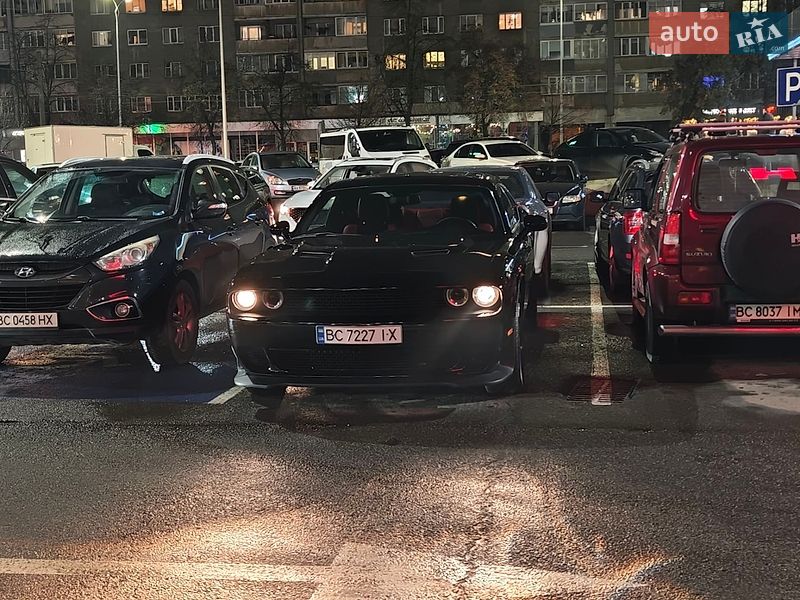 Купе Dodge Challenger 2018 в Львове