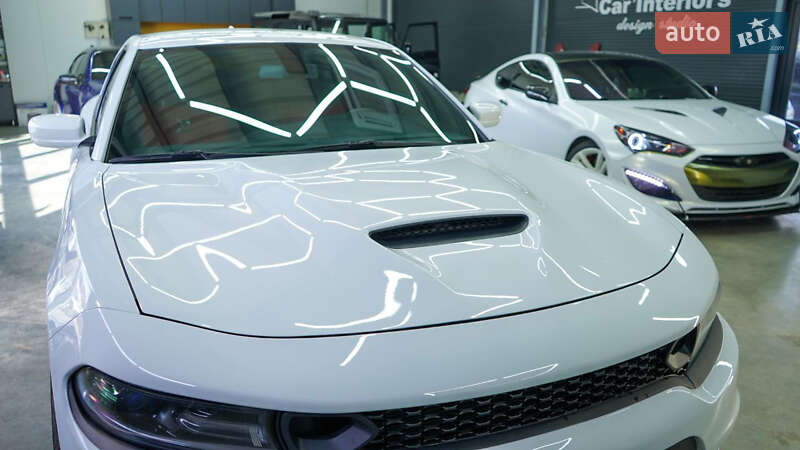 Седан Dodge Charger 2018 в Чернівцях