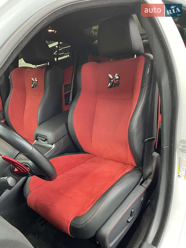 Седан Dodge Charger 2018 в Чернівцях
