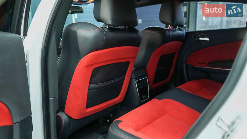 Седан Dodge Charger 2018 в Чернівцях