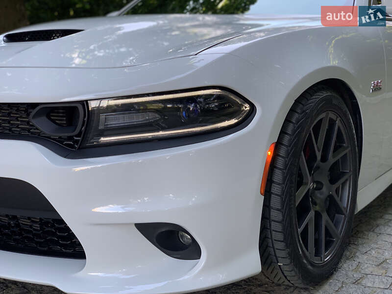 Седан Dodge Charger 2018 в Чернівцях