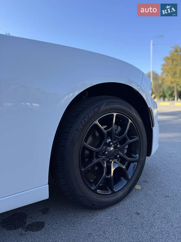 Седан Dodge Charger 2016 в Киеве фото 28 Седан Dodge Charger 2016 в Киеве