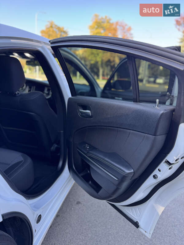 Седан Dodge Charger 2016 в Киеве фото 30 Седан Dodge Charger 2016 в Киеве