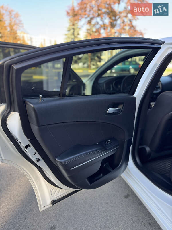 Седан Dodge Charger 2016 в Киеве фото 40 Седан Dodge Charger 2016 в Киеве