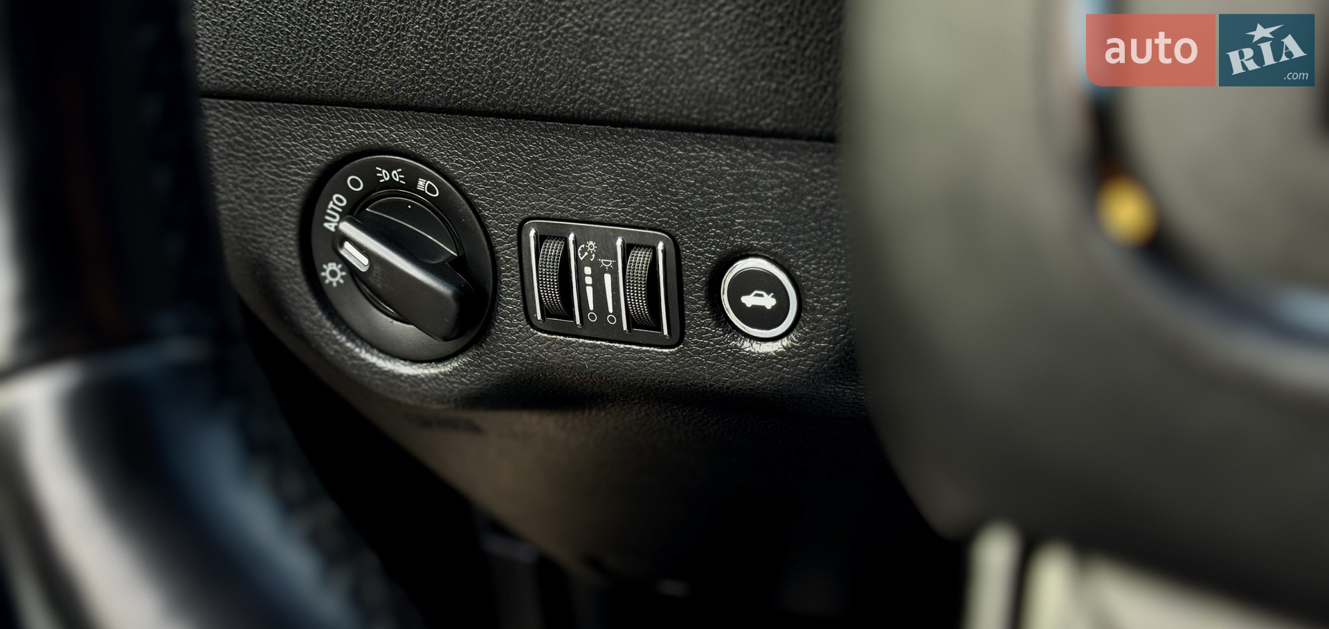 2016 Dodge Charger - мініатюра 18