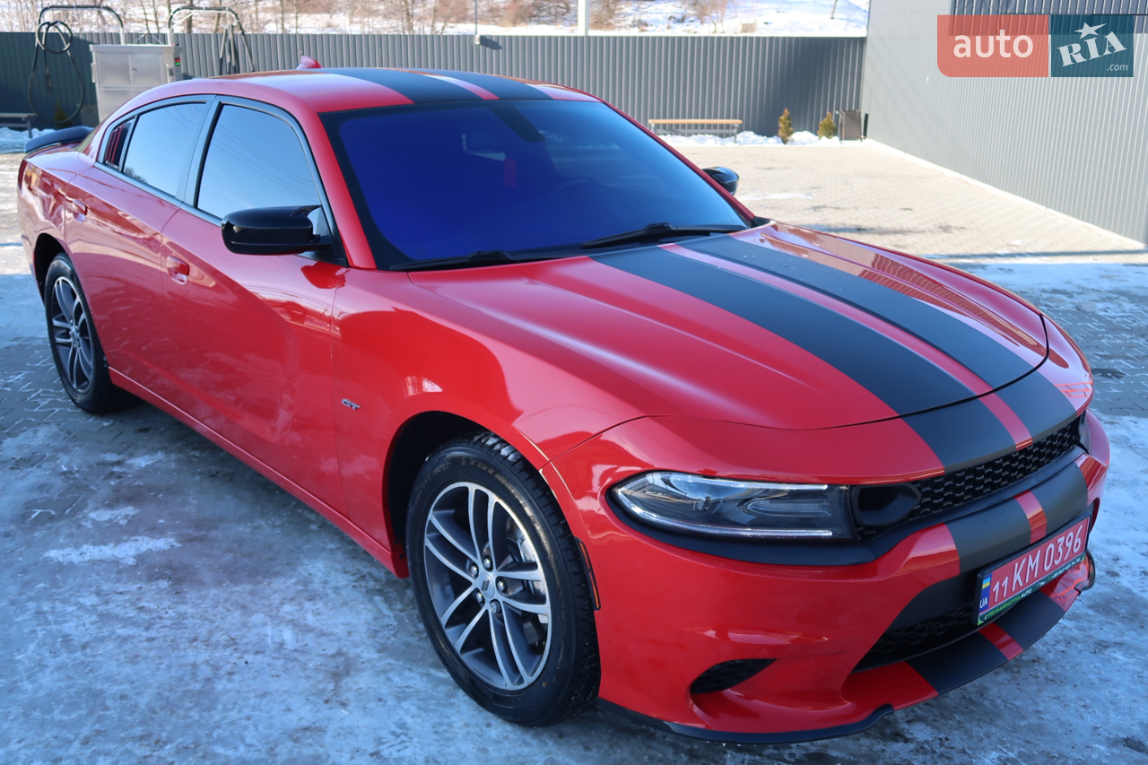 Ідеальний стан автомобіля! Технічно та візуально без жодних зауважень. Приганявся зі Штатів для себе. Встановлено двигун з пробігом 55 тис. км. Двигун простий атмосферний під встановлення ГБО, коробка ZF. Кузов без підфарбувань, авто куплене цілим зі штатів. Замінено мастило в коробці передач, мостах та роздатці. Ходова частина відмінна, повний привід працює як слід, що дуже допомагає в складних дорожніх умовах. Максимальна комплектація, є все що можливо в даній моделі. Салон збережений та чистий. Новий акумулятор та зимова резина (комплект літа Michelin). Зроблено вихлоп з електрозаслінкою. Дороге тонування. Встановлено захист двигуна та коробки. Максимально комфортний, надійний та ефектний американський седан. Розмитнений, сертифікований та готовий до постановки на облік. 