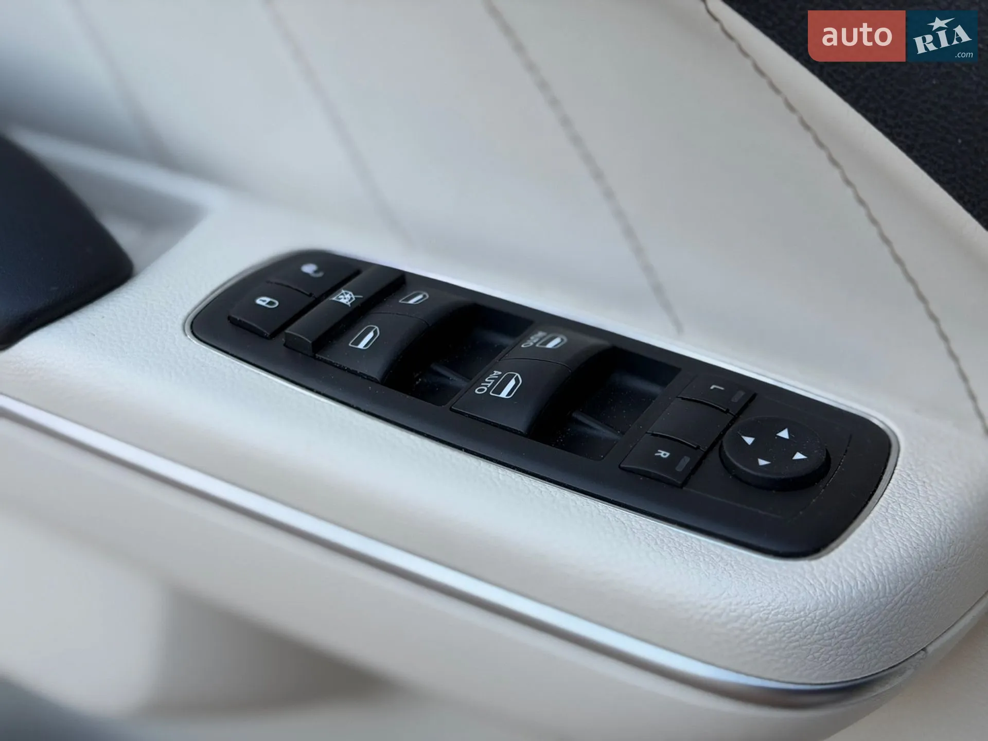 2017 Dodge Charger - мініатюра 23