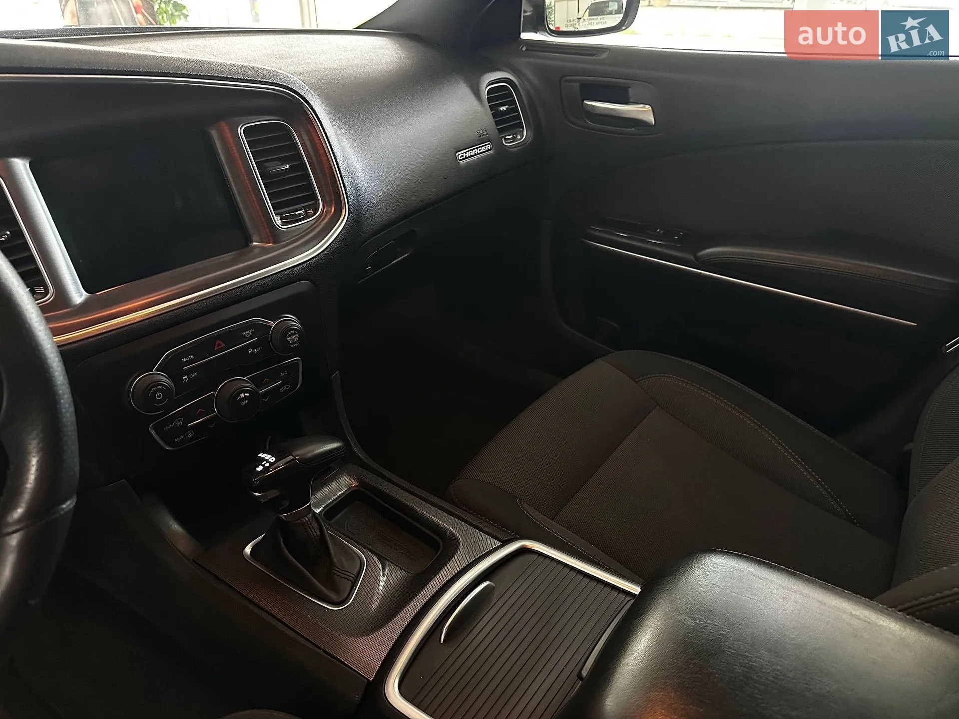 2017 Dodge Charger - мініатюра 29