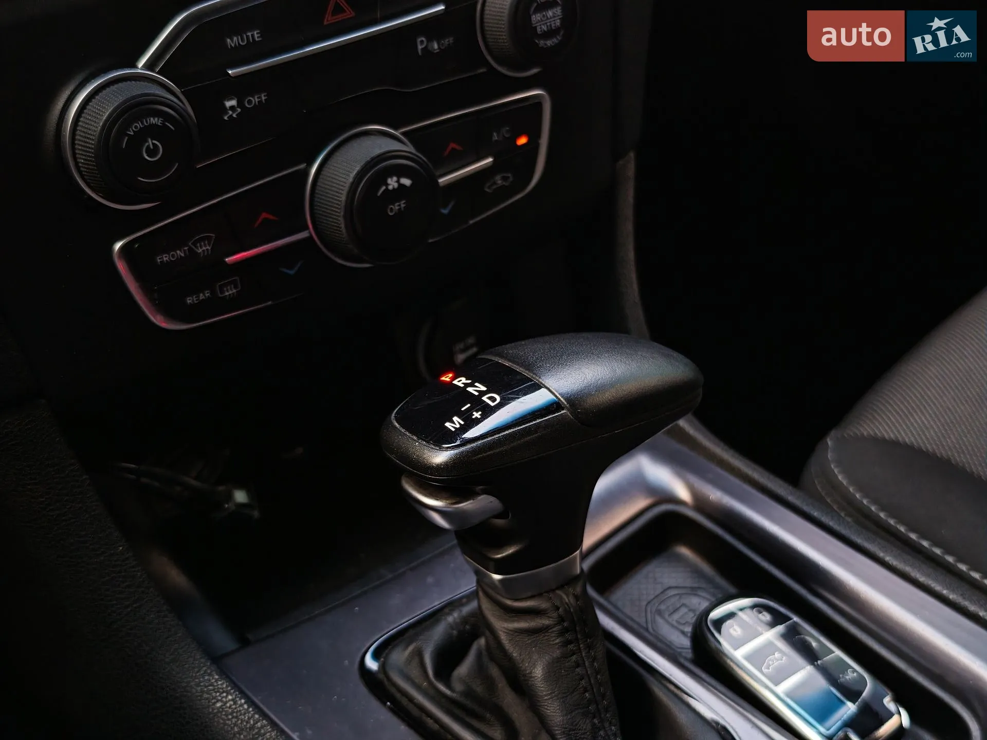 2017 Dodge Charger - мініатюра 41