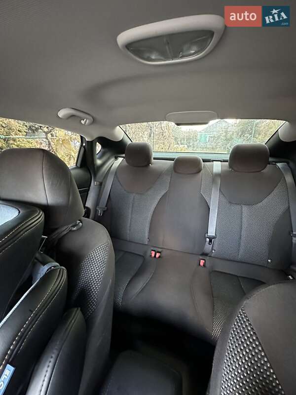 Седан Dodge Dart 2015 в Чечельнику