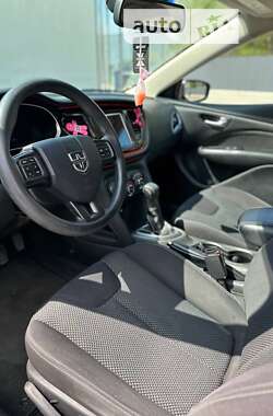 Седан Dodge Dart 2015 в Ужгороде