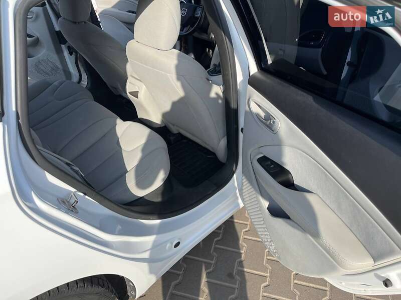 Седан Dodge Dart 2012 в Кривом Роге