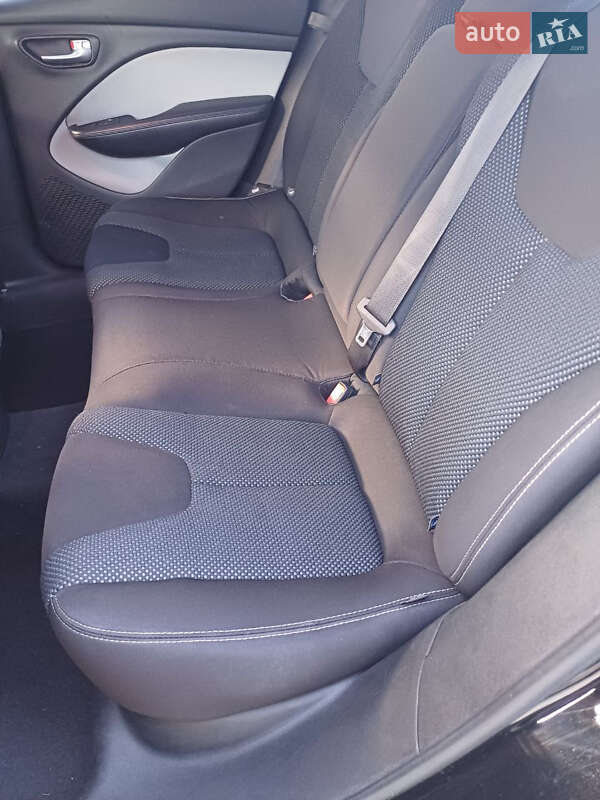 Седан Dodge Dart 2015 в Ужгороде