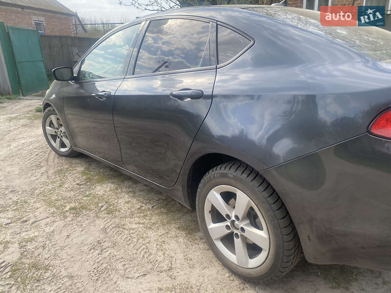 Седан Dodge Dart 2014 в Лебедині