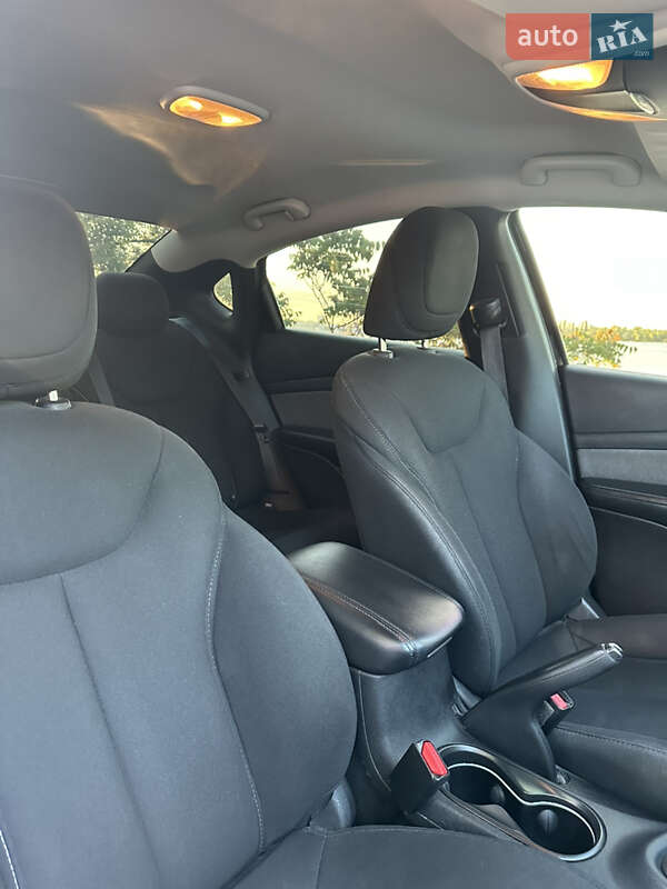 Седан Dodge Dart 2013 в Днепре
