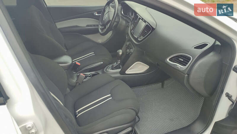 Седан Dodge Dart 2013 в Дубні