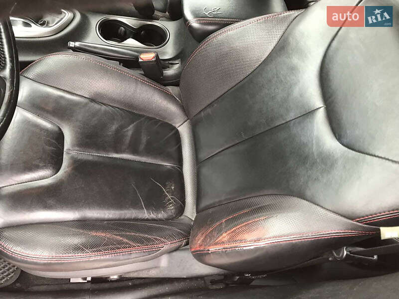 Седан Dodge Dart 2015 в Львове