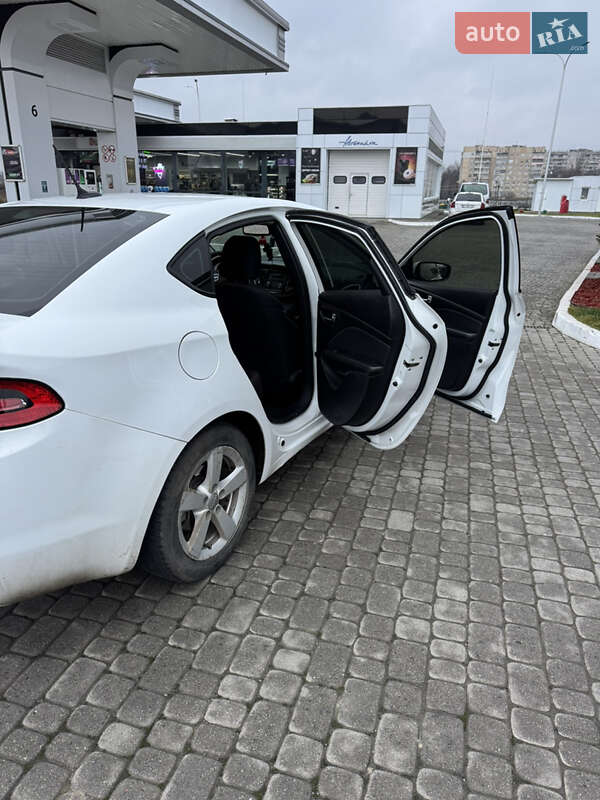 Седан Dodge Dart 2016 в Львове