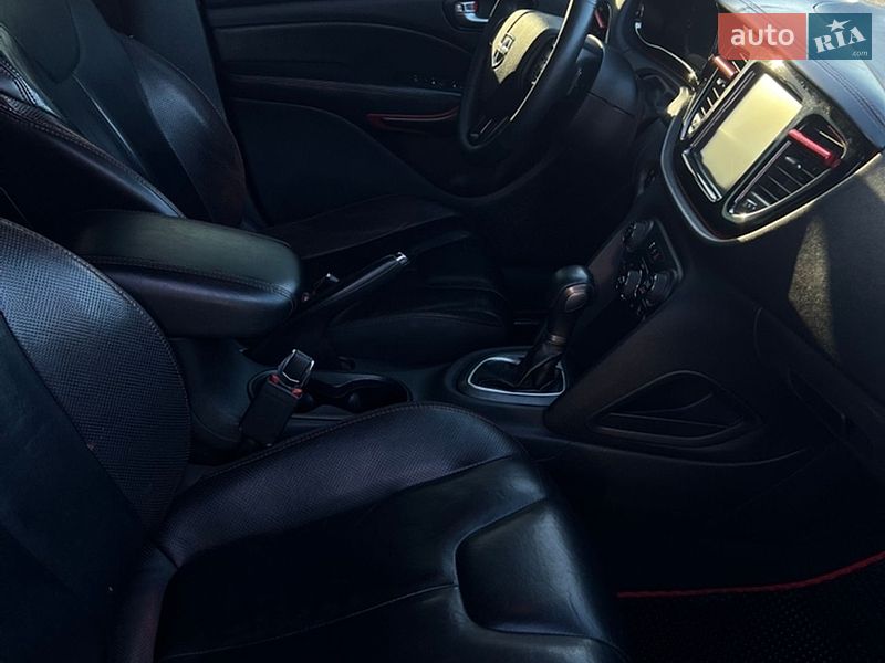 Седан Dodge Dart 2015 в Краснограді