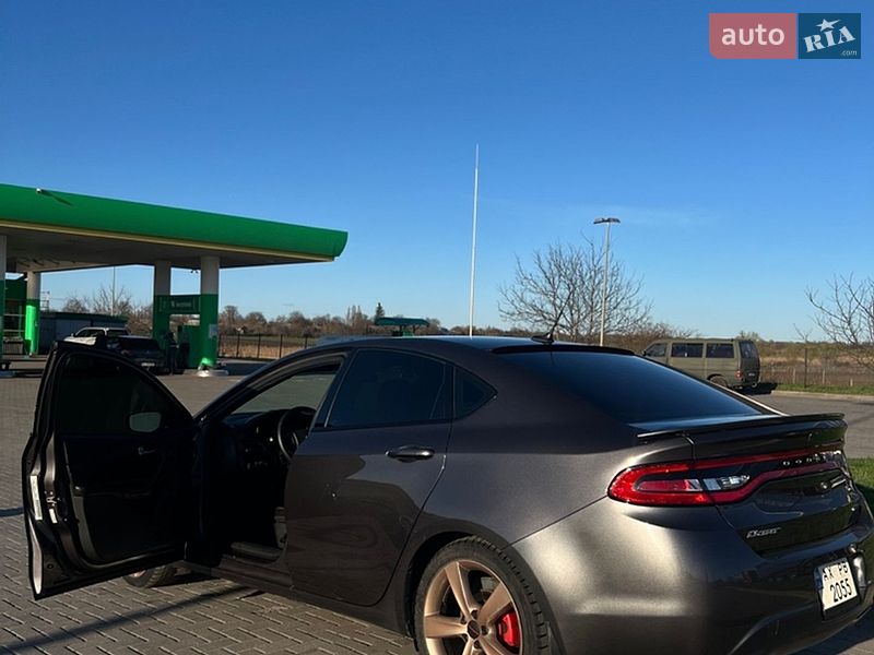 Седан Dodge Dart 2015 в Краснограді