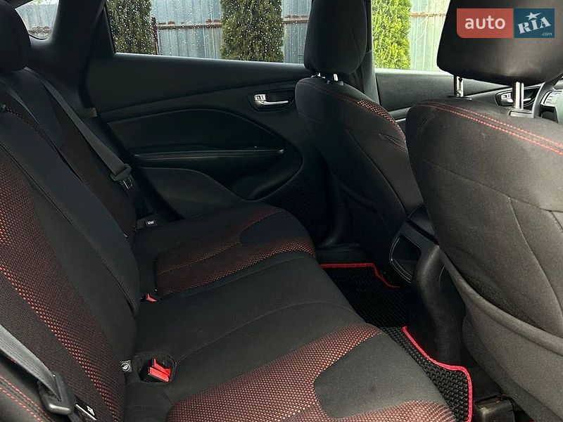 Седан Dodge Dart 2015 в Ивано-Франковске