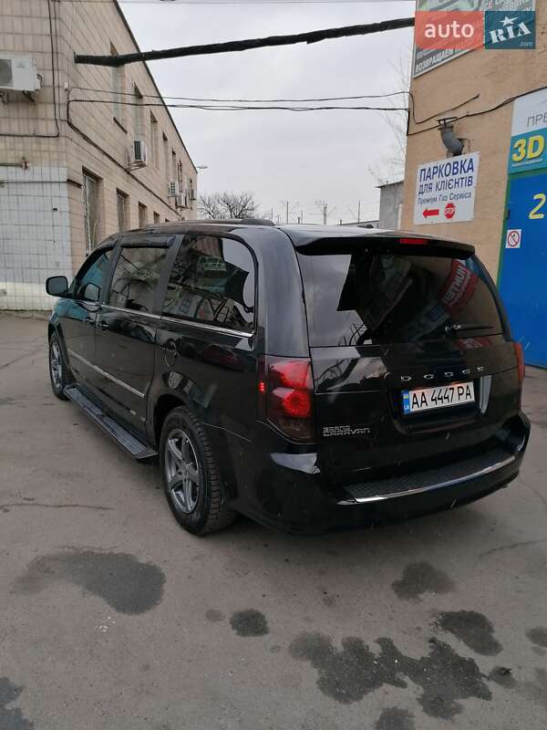 Минивэн Dodge Grand Caravan 2012 в Киеве