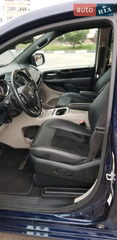 Минивэн Dodge Grand Caravan 2017 в Львове