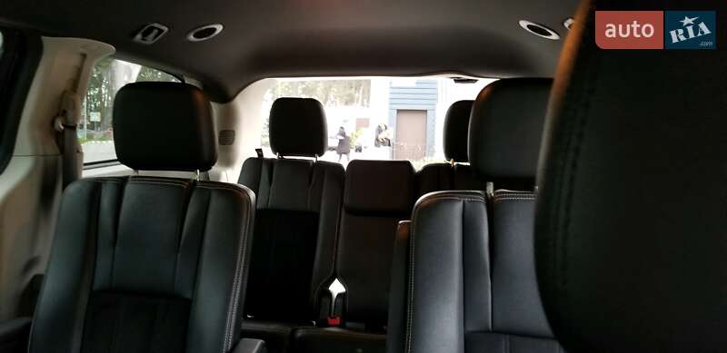 Минивэн Dodge Grand Caravan 2017 в Львове