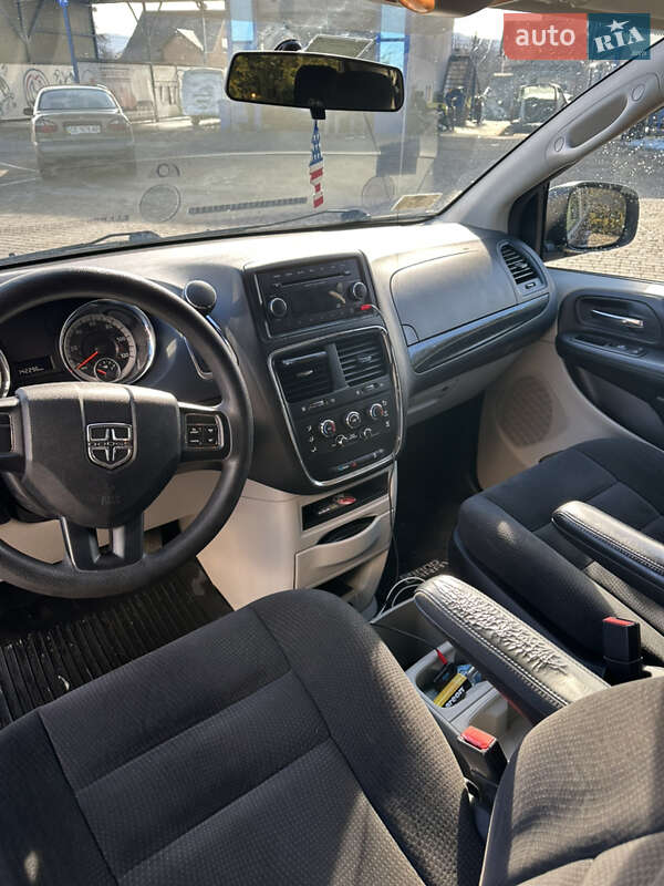 Мінівен Dodge Grand Caravan 2014 в Чернівцях